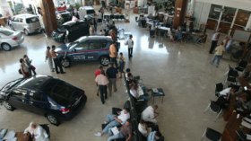 لجنة المالية بالبرلمان ترفض الضريبة وتقترح واحد بالمائة من سعر السيارة