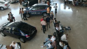 احتجاجات، فوضى وسحب للملفات بوكالات السيارات