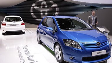 Toyota US sales plunge