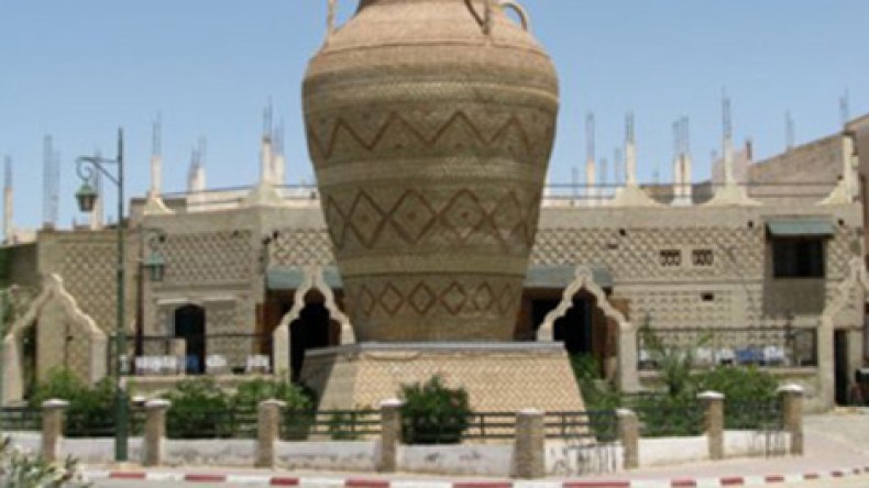 شباب حزوة التونسية يمنعون الجزائريين من الدخول لتونس