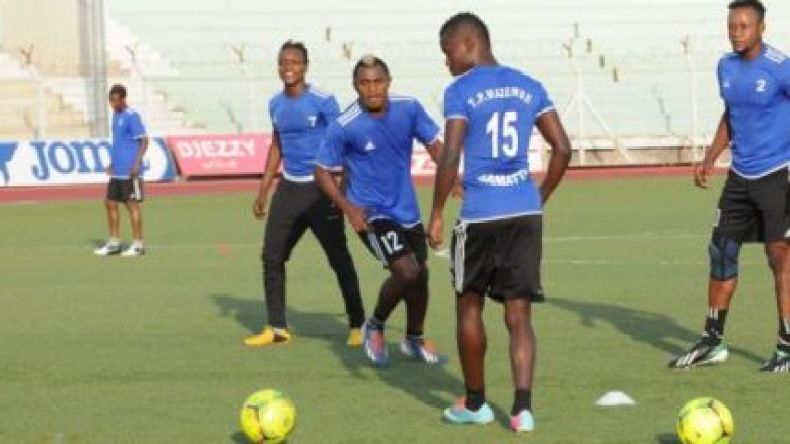 فريق مازيمبي يجري مرانا خفيفا بملعب سطيف