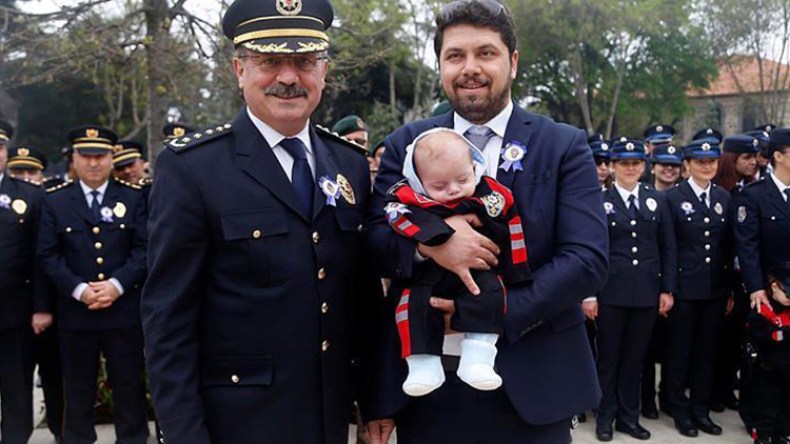 تركيا.. شرطي ينال مكافأة لتحريره مخالفة مرور لابنة مسؤول