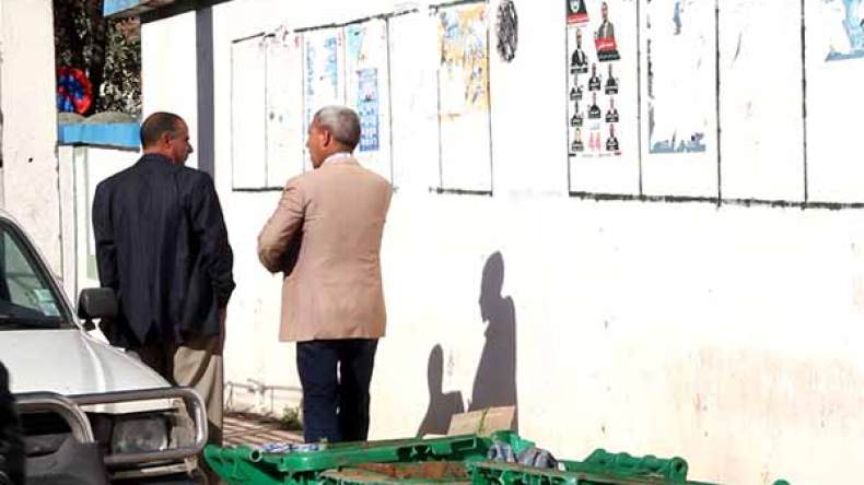 لوحات تعليق القوائم قرب حاويات القمامة بتيسمسيلت!