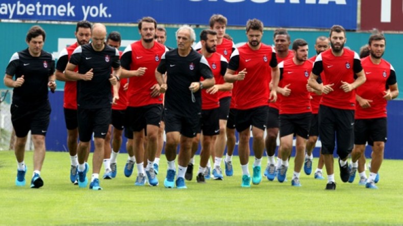 “شبح” الصحافة يسافر مع خليلوزيتش إلى تركيا!؟