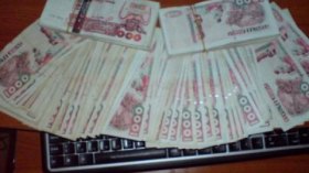 شرطي ومسؤولون ضمن شبكة لتزوير جوازات السفر والأوراق النقدية