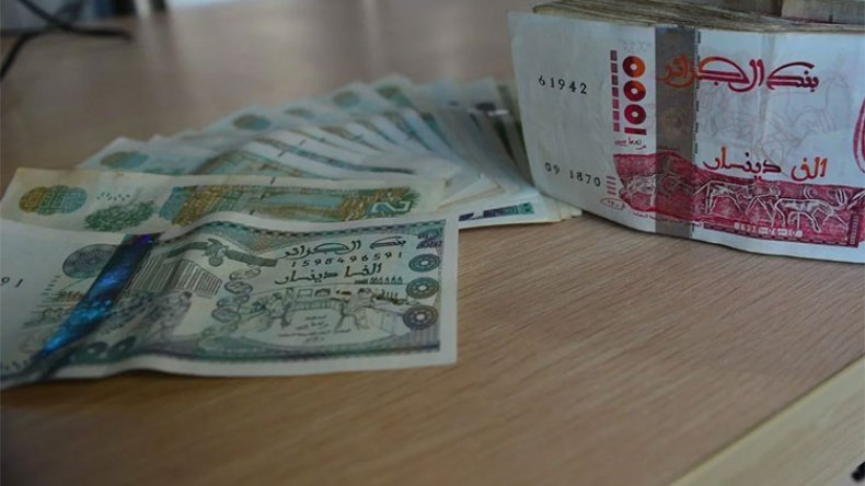 تفكيك ورشة لتزوير الأوراق المالية وحجز 1340 كبسولة مخدرة بباتنة