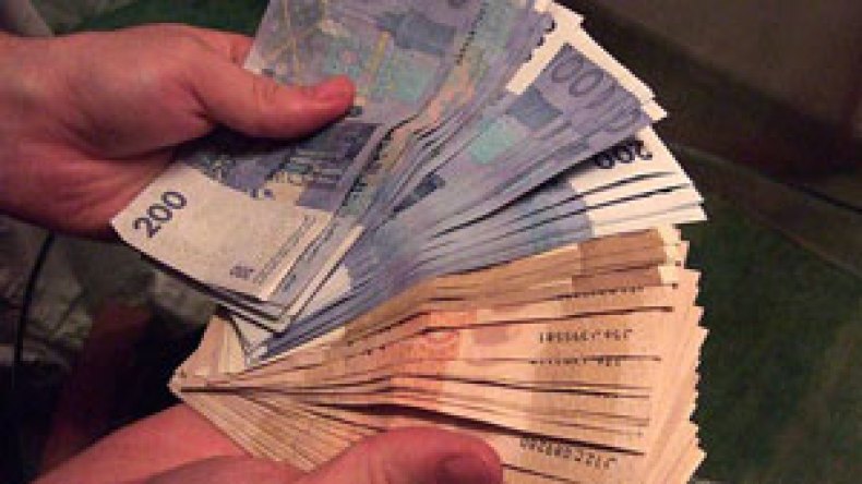 تفكيك عصابة أفارقة تزوّر الأوراق المالية من فئة 100 يورو