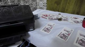 الإطاحة بعصابة تزور العملة الوطنية