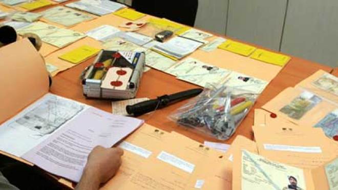 موظفة تدير عصابة لبيع أختام الدولة مقابل 24 مليونا
