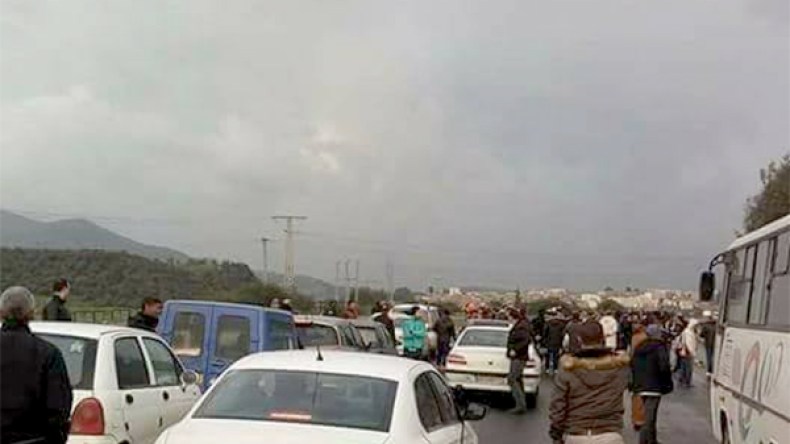 ازدحام مروري خانق على الطريق السيار ومداخل العاصمة بسبب مسيرة متقاعدي الجيش