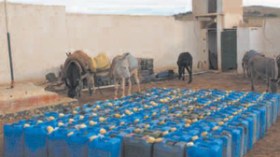 نزيف حاد في مادة الوقود بالمناطق الحدودية مع ليبيا