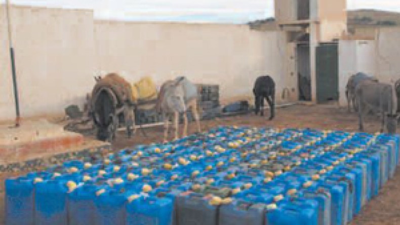 نزيف حاد في مادة الوقود بالمناطق الحدودية مع ليبيا