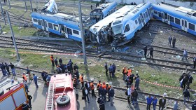 حادث القطار يغلق العاصمة لليوم الثاني