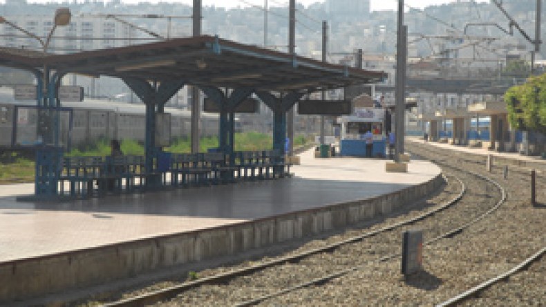 75 مليار دينار لتسديد مخلفات 16 شهرا من قيمة زيادات أجور 9 ألاف عامل بالقطارات