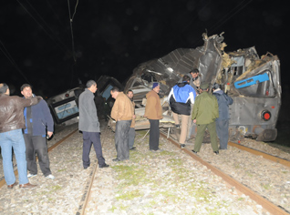 Algeria train crash injures 21