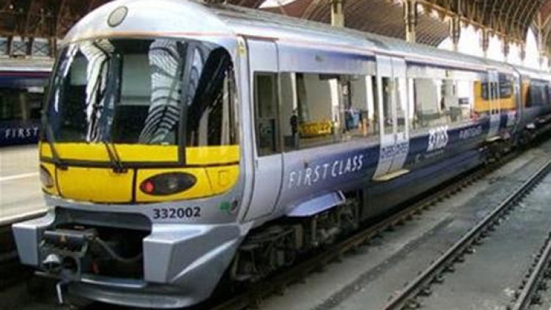 مليونير يقال من منصبه بسبب تهربه من دفع أجرة قطار!