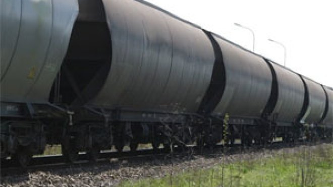 قطارات البضائع تستأنف حركتها عبر نفق عمال دون مخاطر