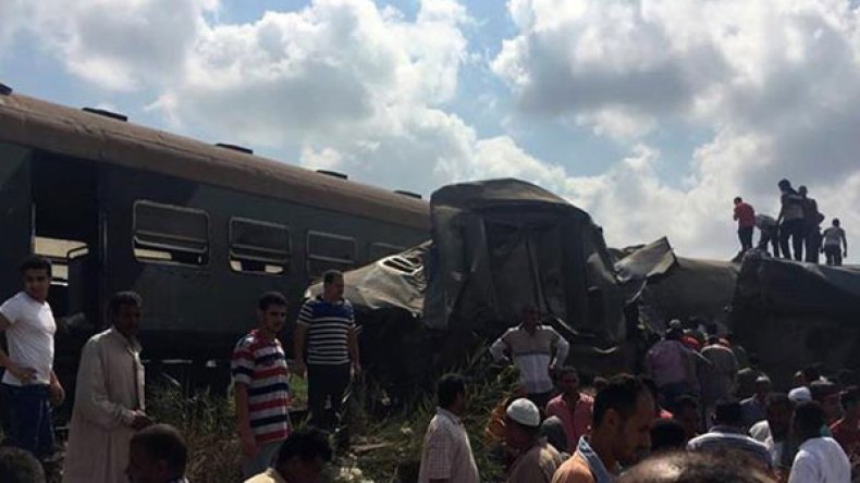 مصرع 49 شخصا في تصادم لقطارين بمصر
