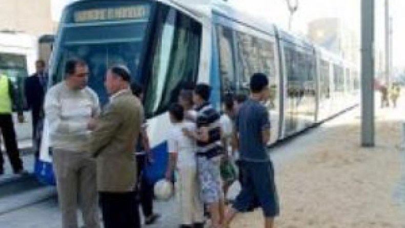 النهضة تسائل وزير النقل حول معايير اعتماد مشاريع الترامواي