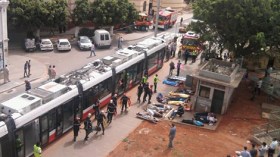 إداريون يتحولون إلى سائقي عربات الترامواي ويتسببون في حوادث خطيرة بوهران