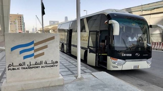 السعودية تعطل رحلات الطيران وحركة النقل الداخلي