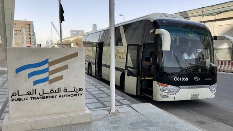 السعودية تعطل رحلات الطيران وحركة النقل الداخلي