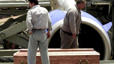 Immigrants condemn begging to transport the bodies of deceased