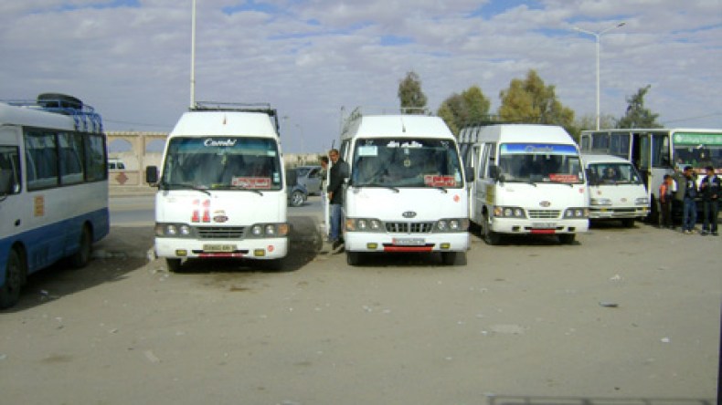 “بلطجية” يسيطرون على محطات النقل والبطالة تهدد 20 ألف ناقل