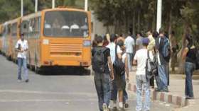 الطلبة يشتكون من انعدام النقل الجامعي