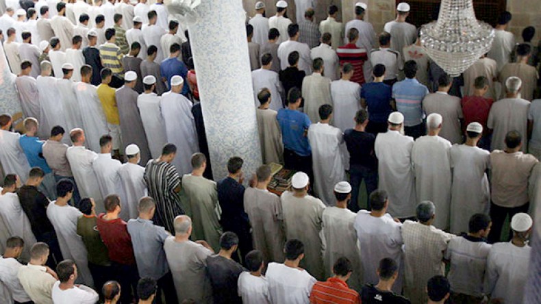 مسابقة لإنتقاء أئمة لصلاة التراويح في الخارج