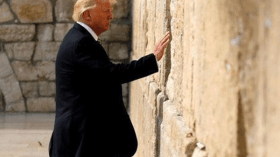 ترامب يعلن نقل السفارة إلى القدس