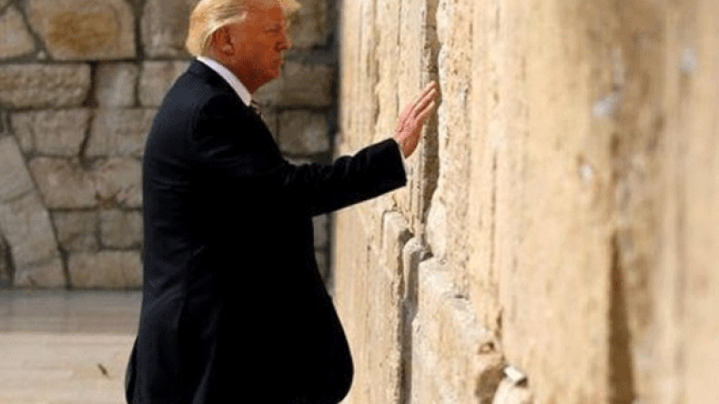 ترامب يعلن نقل السفارة إلى القدس