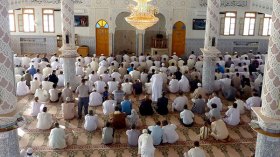 آباء يصلّون التّراويح وأبناؤهم يبارزون الله بالمعاصي!