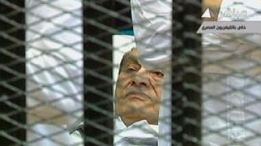 Égypte: le procès Moubarak reprend, puis est à nouveau ajourné