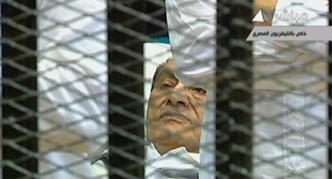 Égypte: le procès Moubarak reprend, puis est à nouveau ajourné