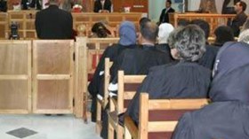 متسول يكسر مرفقي ولده الرضيع لاستعطاف المحسنين