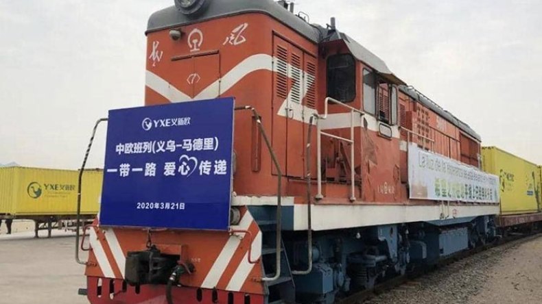 من القطار إلى الطائرة.. الصين تنقذ “القارة الموبوءة”