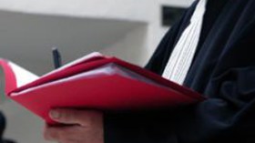 شكوى الكترونية تجرّ شخصا إلى العدالة بتهمة إهانة قاضية في بشار!