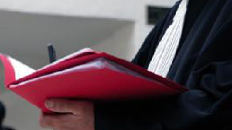 شكوى الكترونية تجرّ شخصا إلى العدالة بتهمة إهانة قاضية في بشار!