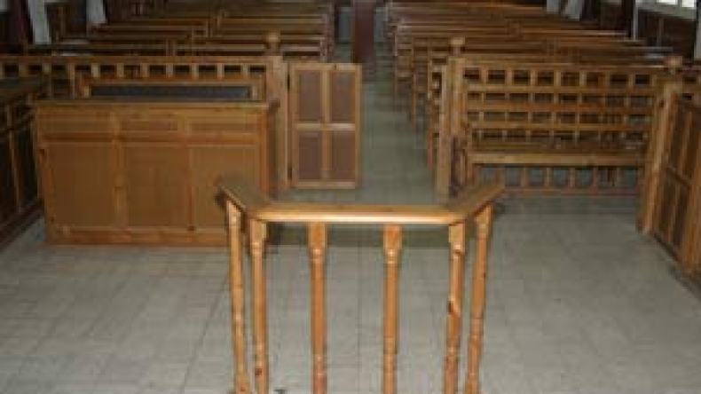 شرطي على رأس عصابة لسرقة السيارات والشاحنات