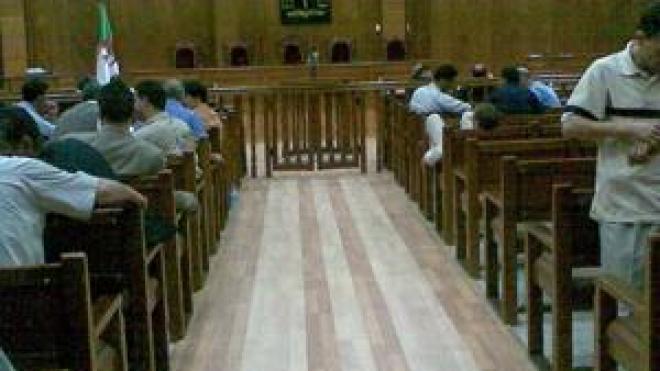 وحش آدمي يعتدي جنسيا على ابنته مدة 6 سنوات بالداموس