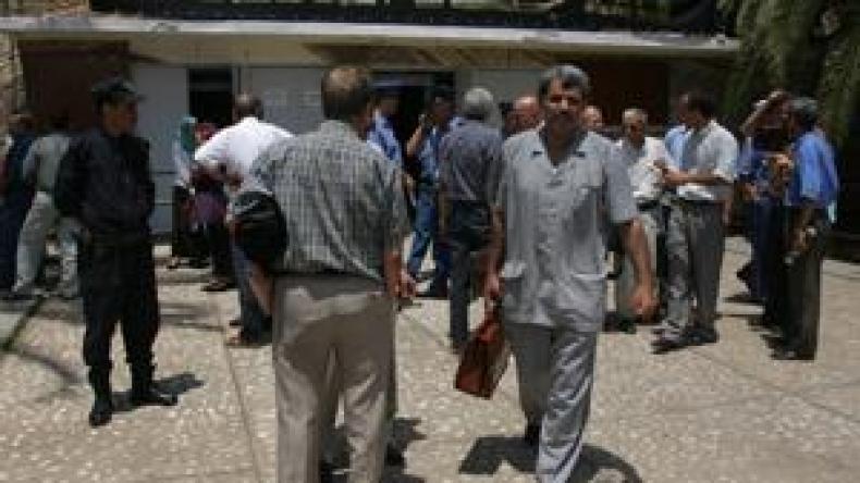 السجن لشابين أهانا الرئيس بوتفليقة ومجدا فرنسا