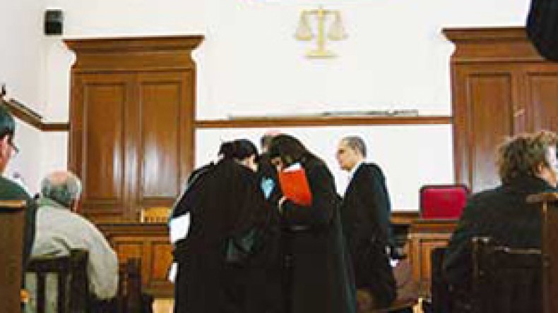 عصابة “ملثمة” تزرع الرعب بين عائلة القنصل العام لفرنسا