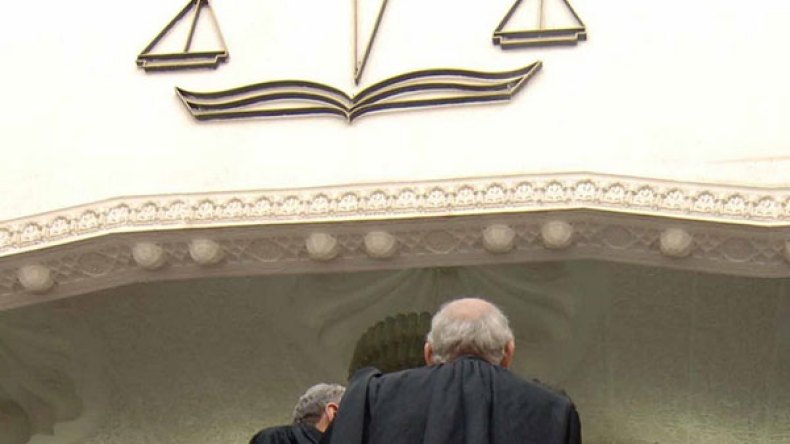 3 سنوات حبسا لإطار متقاعد اختلس 200 مليون لتزويج ابنه!