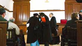 ابنة إرهابي تقود عصابة لسرقة منازل العجائز في العاصمة