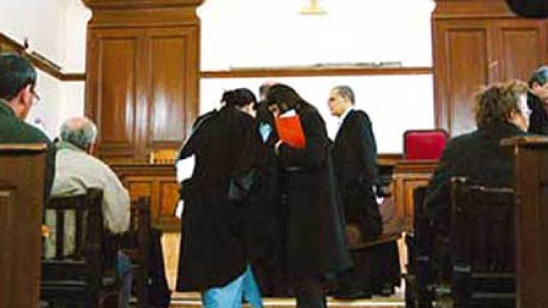 ابنة إرهابي تقود عصابة لسرقة منازل العجائز في العاصمة