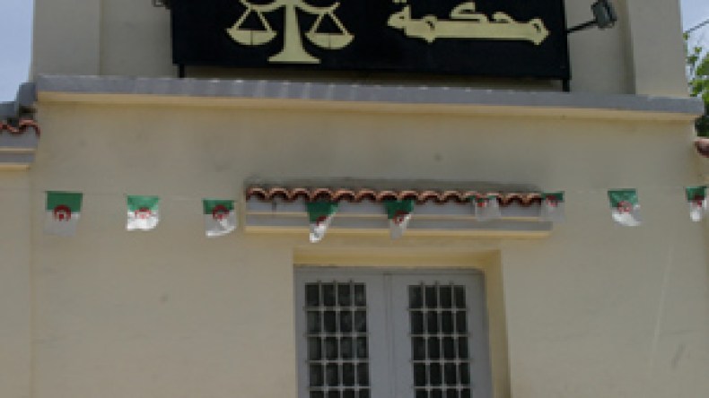 أم عازبة تقتل ولدها بالماء الساخن وتدفنه بحسين داي