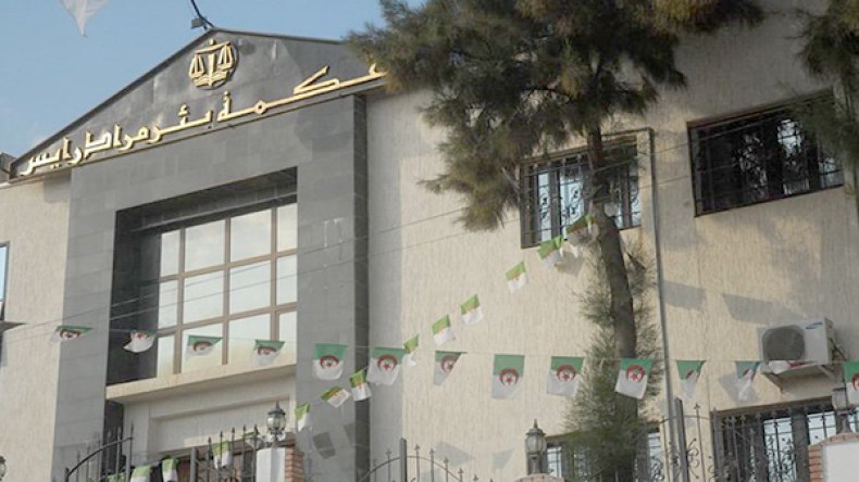 6 أشهر حبسا لـ”هاكر” قدح في الوزير الأول وجنرالات