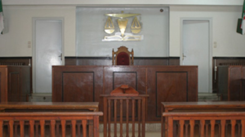 الرذيلة على المكشوف وشيخ مع فتاة في سن حفيدته!