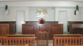 والد  يطلب  من  ولديه  قتل  شقيقهما  المختل  والتخلص  من  جثته